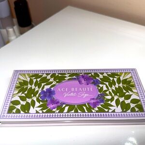 Ace Beaute Violet Sage eyeshadow palette